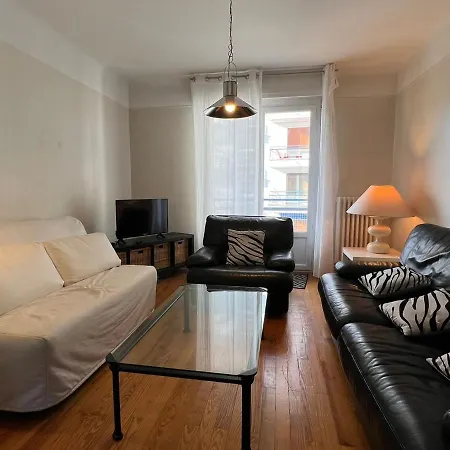 Apartment Confortable En Centre-ville D'aix-les-bains - 4 Pers, 73m², Balcons, Parking, Animaux Ok - Fr-1-555-81 Aix-les-Bains